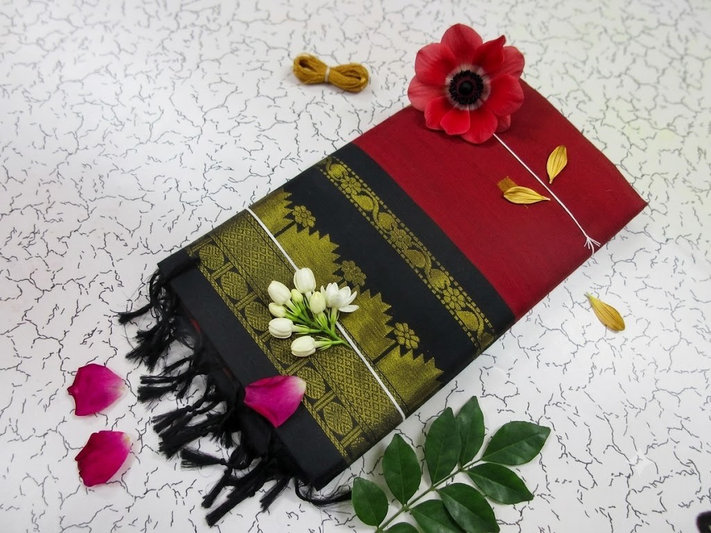 Trending Light Weight Cotton Saree Gold jari